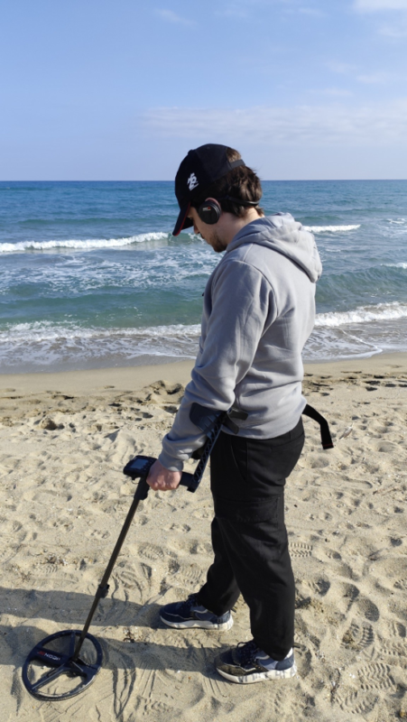 XP ICON X in active beach detecting use.