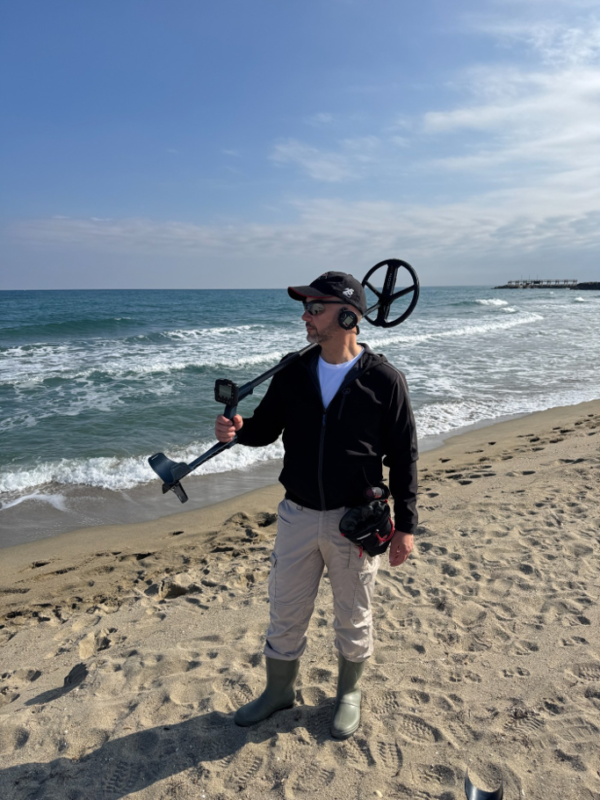 XP ICON X metal detector on the beach